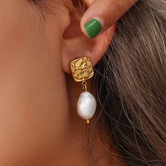 Jewelry - New 18K Gold Square Stud Fresh Pearl Earrings, wonderful Earrings, wow Earrings